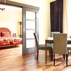 Lovely Funky Flat Near Royal Park Апартаменты